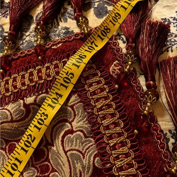 TABLE-RUNNER High end Tassels Beaded Burgundy Gold Fall Holiday Elegance NWOT - Picture 7 of 7